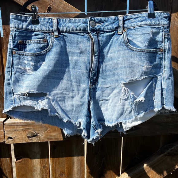 American Eagle Outfitters Hi-Rise Festival Distressed Denim Shorts, Size 18 - Picture 1 of 3